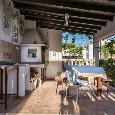 Apartments Brane - 100M From The Beach Trogir Exteriör bild