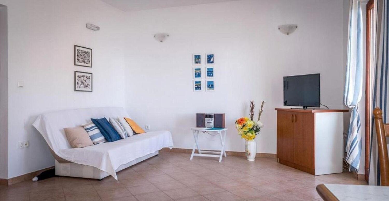 Apartments Brane - 100M From The Beach Trogir Exteriör bild