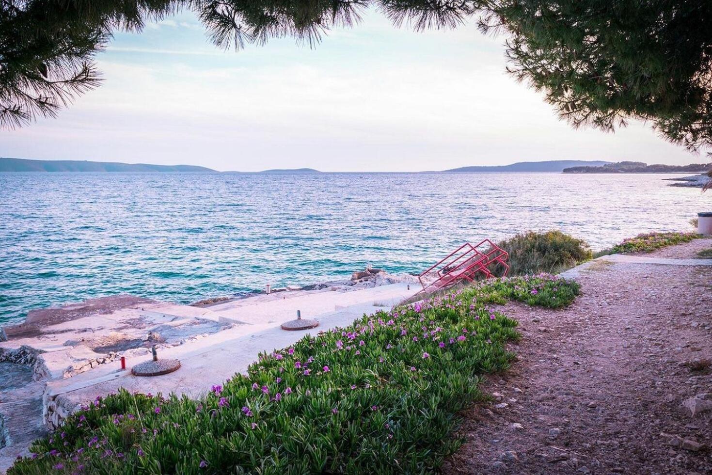 Apartments Brane - 100M From The Beach Trogir Exteriör bild