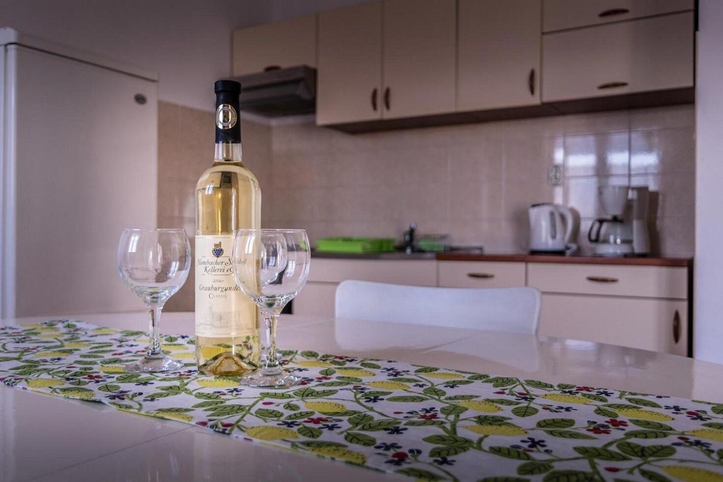Apartments Brane - 100M From The Beach Trogir Exteriör bild